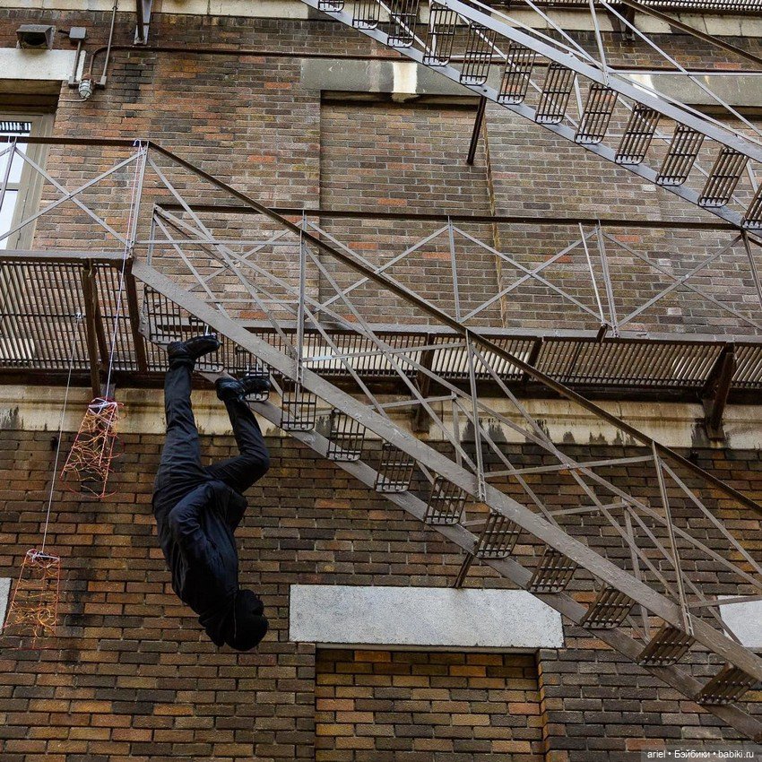 Причудливые инсталляции Марка Дженкинса (Mark Jenkins) (фото 3)