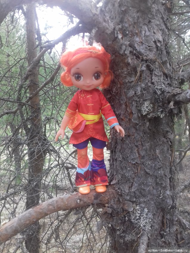 Алёнка в ботанической экспедиции (фото 6)