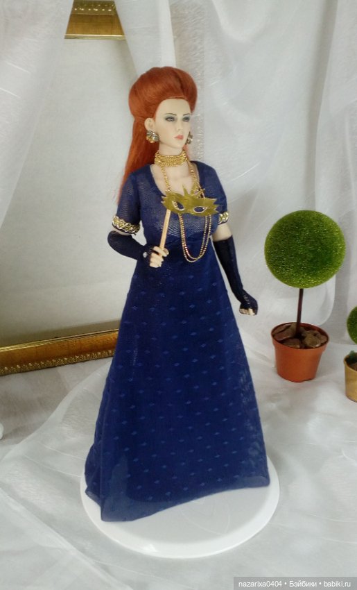 "Полуночный маскарад в Версальском дворце"