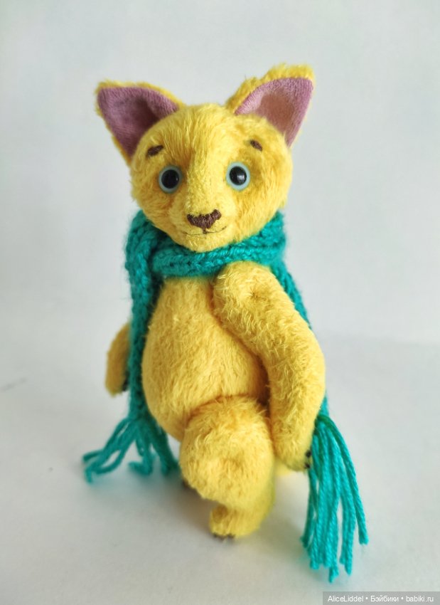 Везде своих котиков понапихали, благослови вас Баст