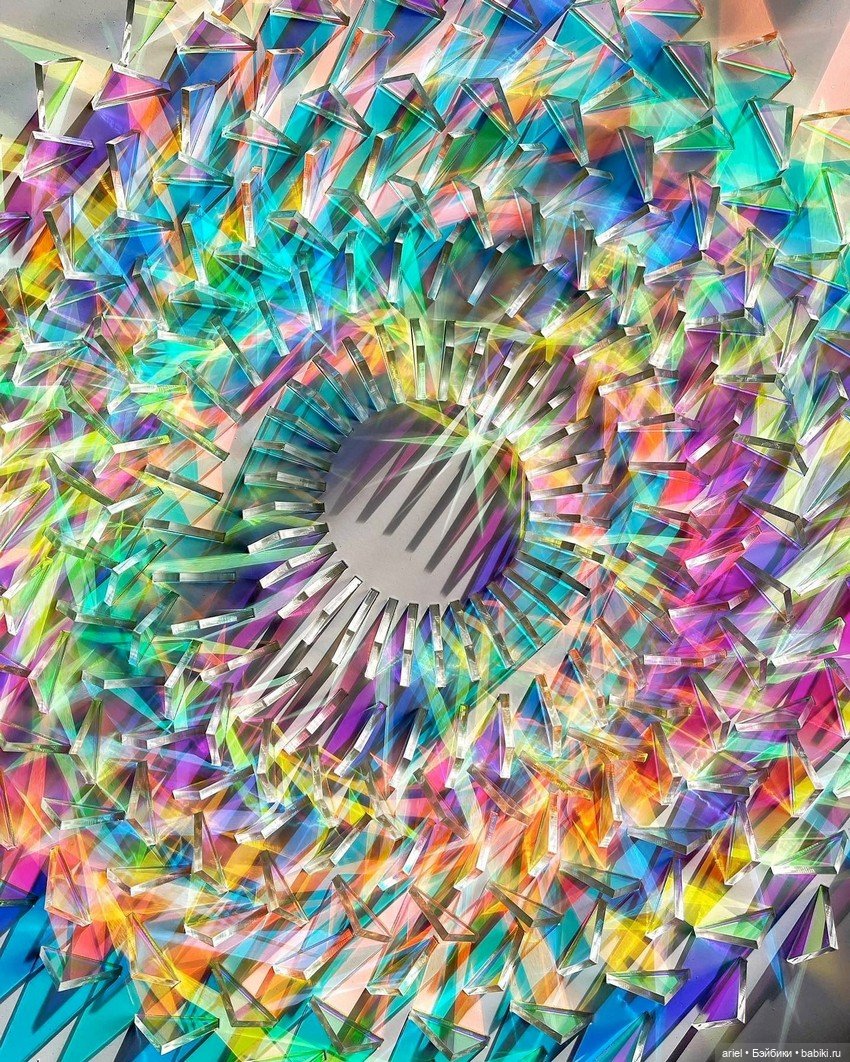 Яркие переливающиеся инсталляции Крис Вуд из дихроического стекла (фото 5)