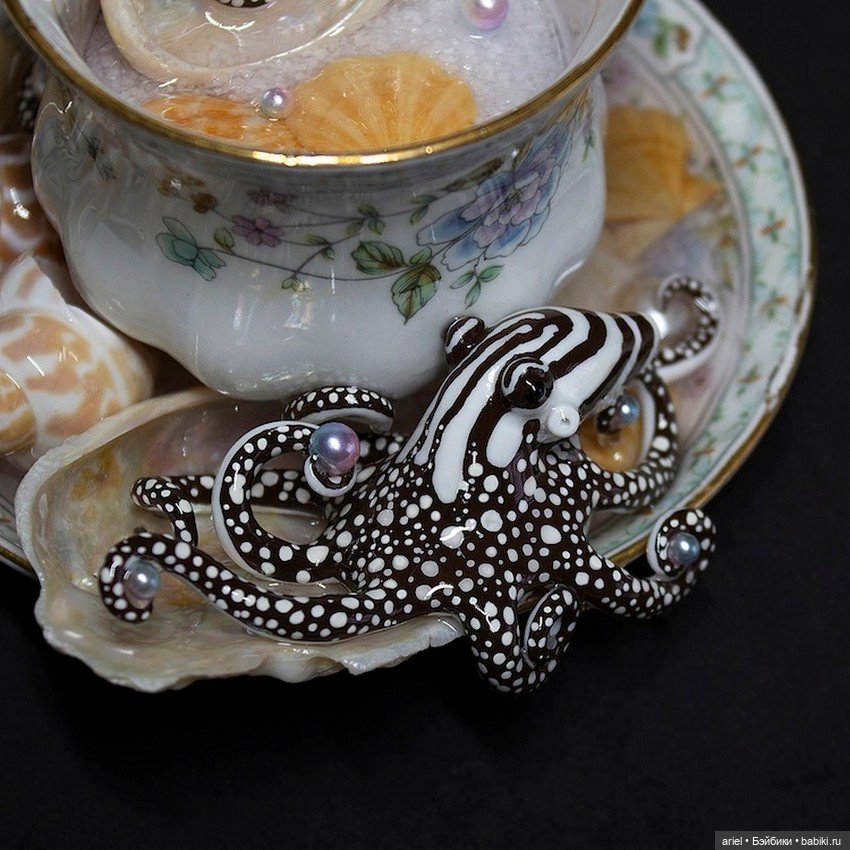 Реалистичные осминоги в кружках от голландской художницы Сахасы (Sahasa) (фото 2)