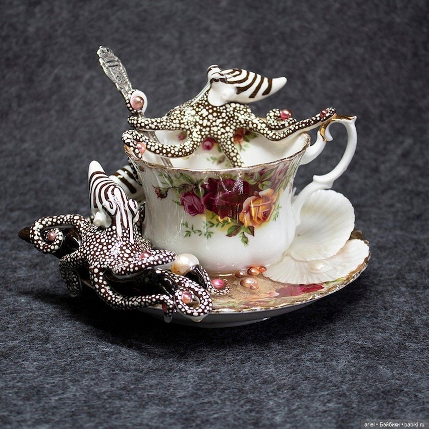 Реалистичные осминоги в кружках от голландской художницы Сахасы (Sahasa) (фото 6)