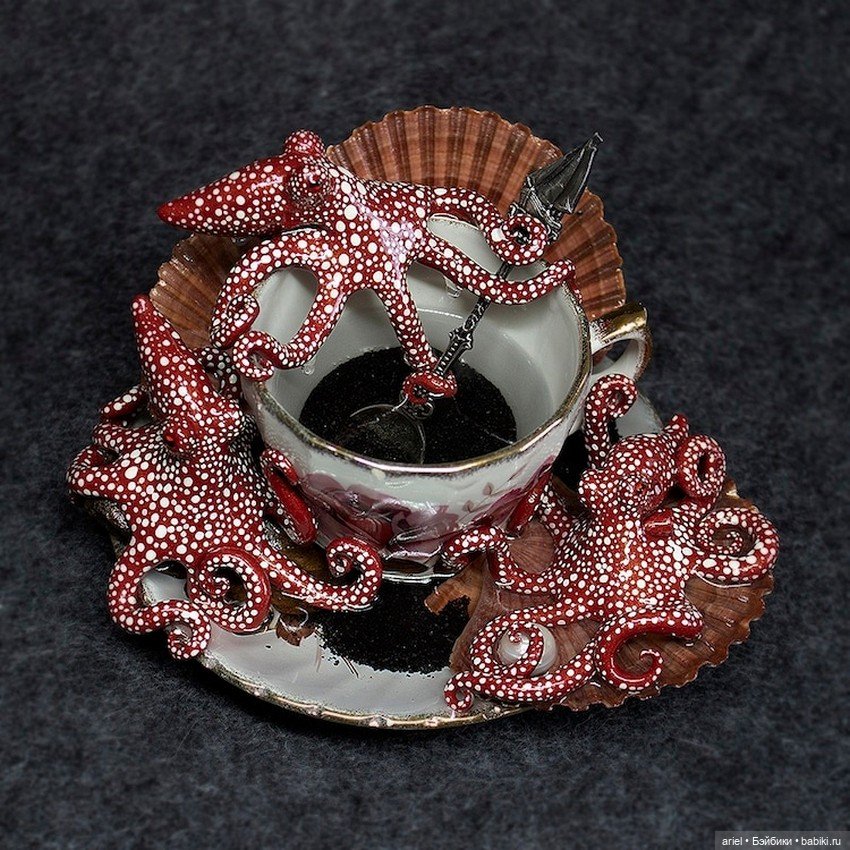 Реалистичные осминоги в кружках от голландской художницы Сахасы (Sahasa) (фото 9)