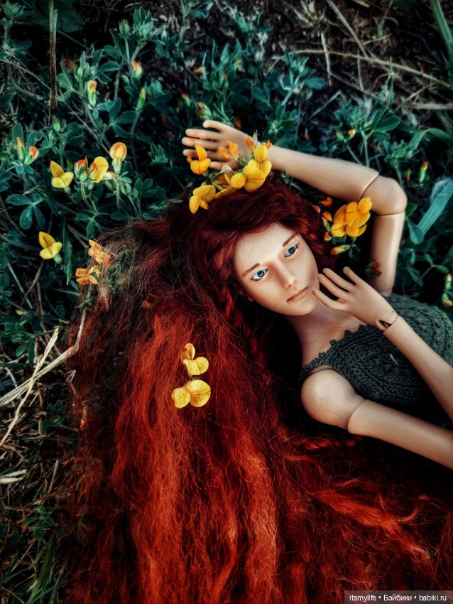 Хелависа собирает травы (автор куколки Ольга Рейнгард)