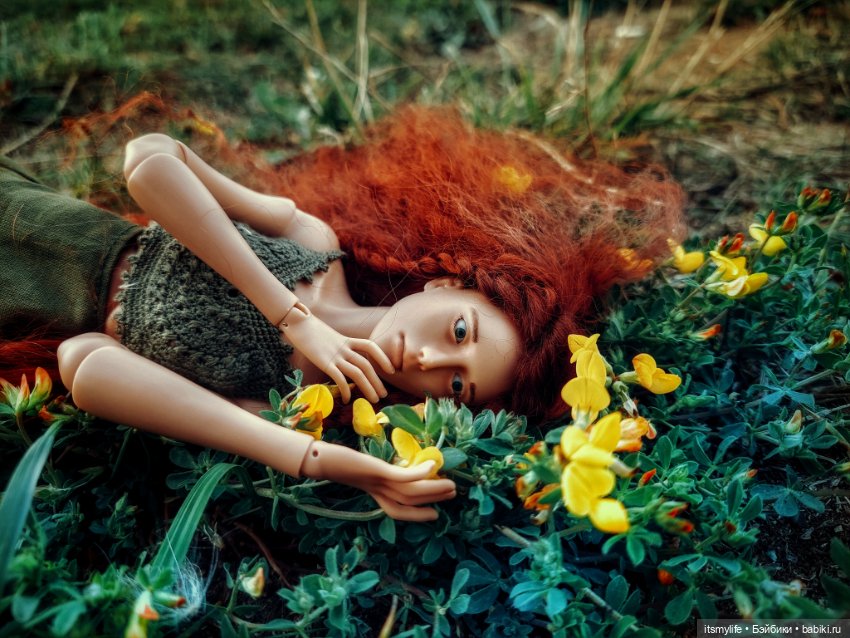 Хелависа собирает травы (автор куколки Ольга Рейнгард)