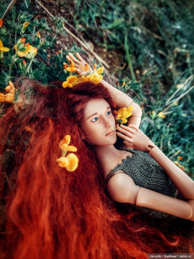 Хелависа собирает травы (автор куколки Ольга Рейнгард)