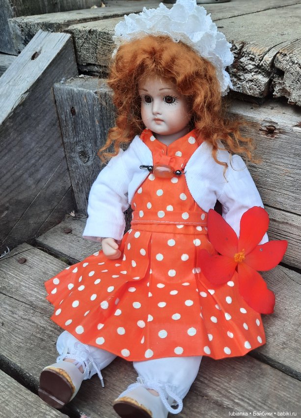 Next orange-red — Редкие антикварные куклы и реплики: воск