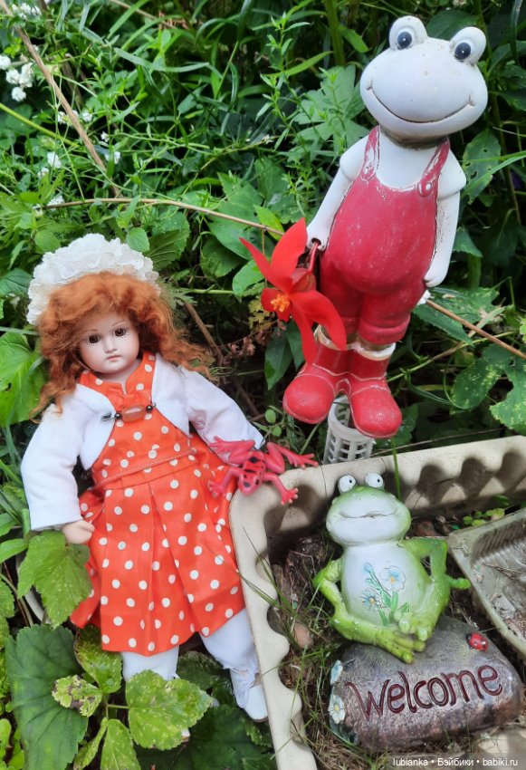 Next orange-red — Редкие антикварные куклы и реплики: воск