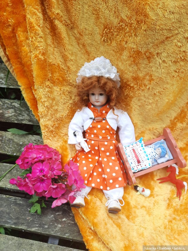 Next orange-red — Редкие антикварные куклы и реплики: воск