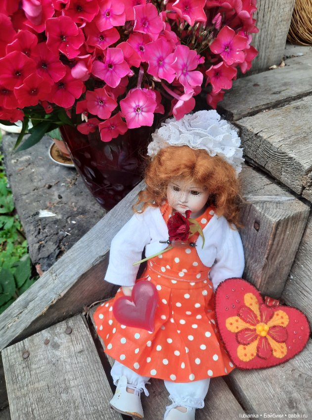 Next orange-red — Редкие антикварные куклы и реплики: воск