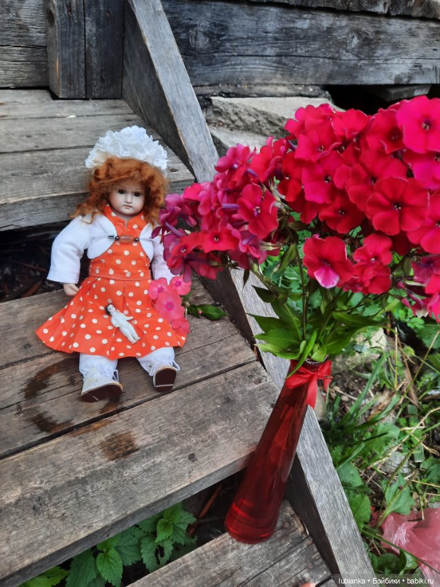 Next orange-red — Редкие антикварные куклы и реплики: воск