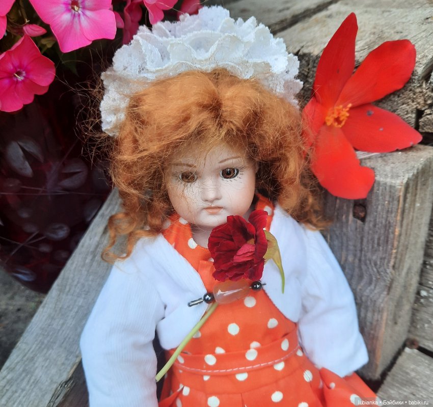 Next orange-red — Редкие антикварные куклы и реплики: воск