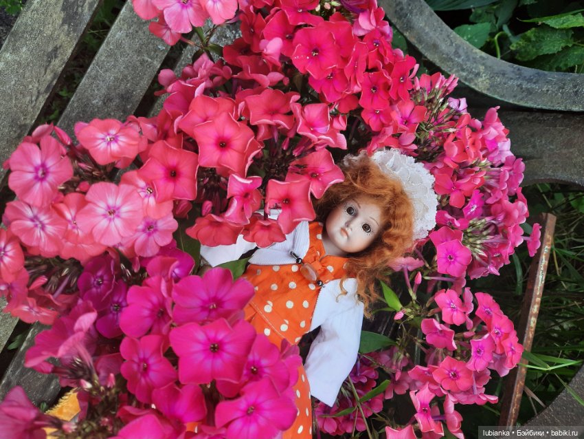 Next orange-red — Редкие антикварные куклы и реплики: воск