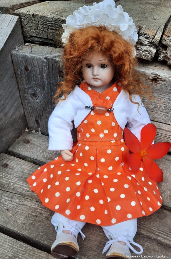 Next orange-red — Редкие антикварные куклы и реплики: воск