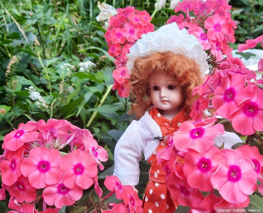 Next orange-red — Редкие антикварные куклы и реплики: воск