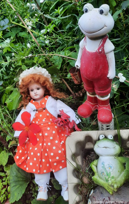 Next orange-red — Редкие антикварные куклы и реплики: воск