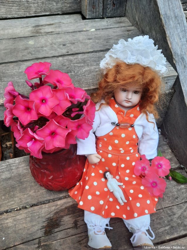 Next orange-red — Редкие антикварные куклы и реплики: воск