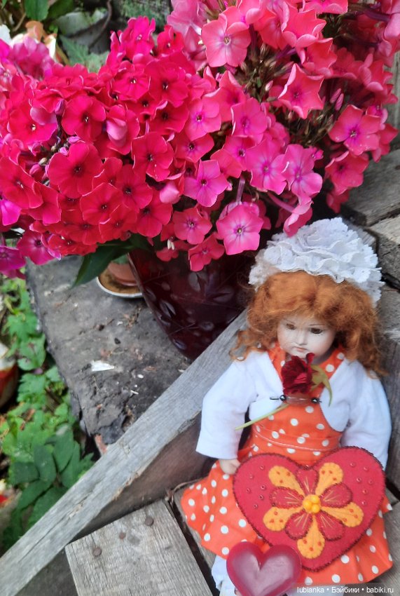 Next orange-red — Редкие антикварные куклы и реплики: воск