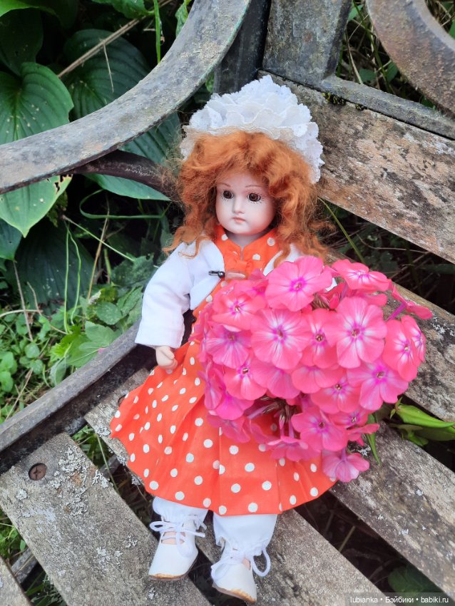 Next orange-red — Редкие антикварные куклы и реплики: воск