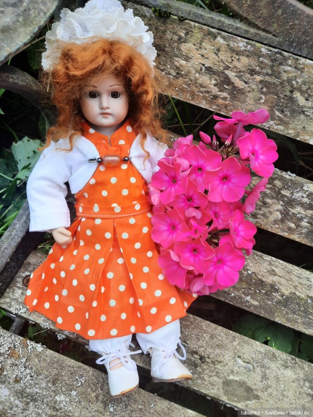 Next orange-red — Редкие антикварные куклы и реплики: воск