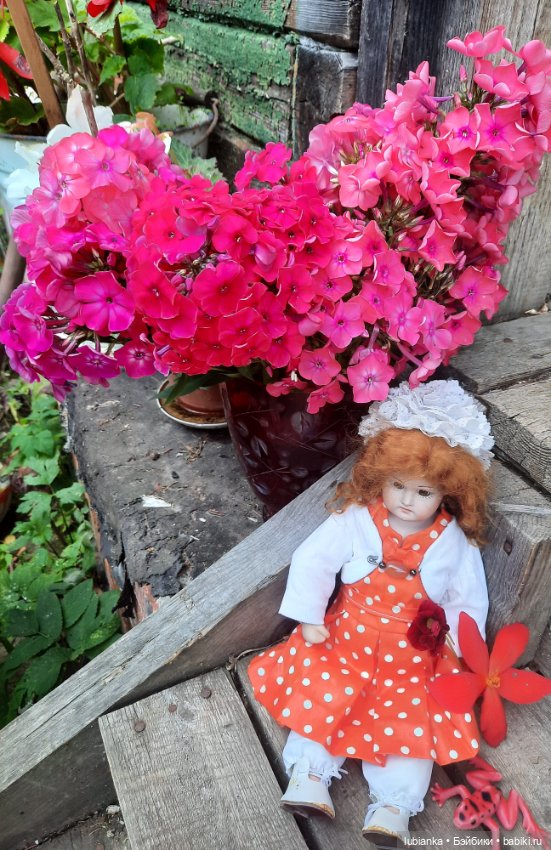 Next orange-red — Редкие антикварные куклы и реплики: воск