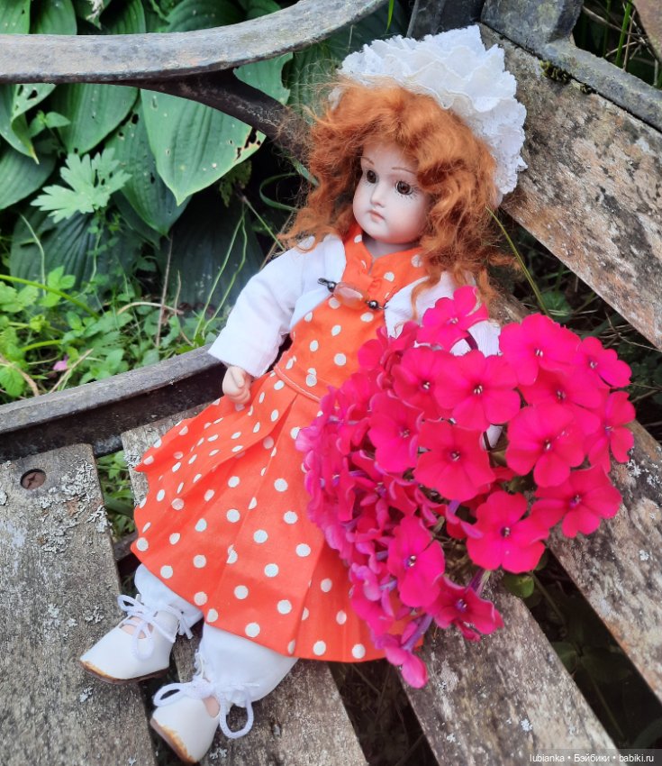 Next orange-red — Редкие антикварные куклы и реплики: воск