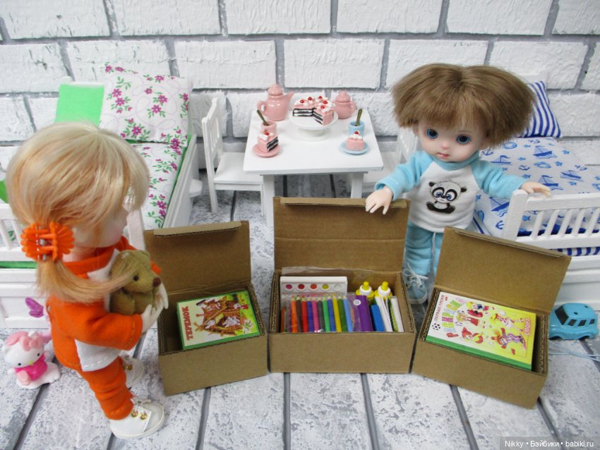 Фото-история "Распаковка" или книжки и канцелярия для кукол 16 см (фото 3)