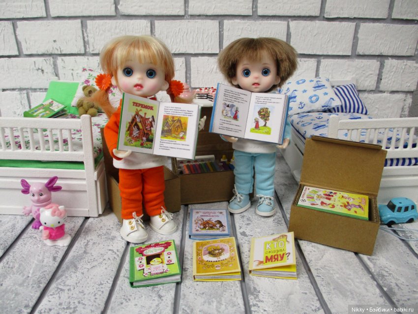 Фото-история "Распаковка" или книжки и канцелярия для кукол 16 см (фото 6)