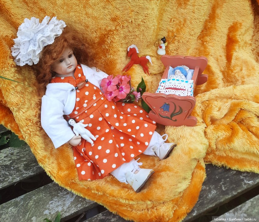 Next orange-red — Редкие антикварные куклы и реплики: воск