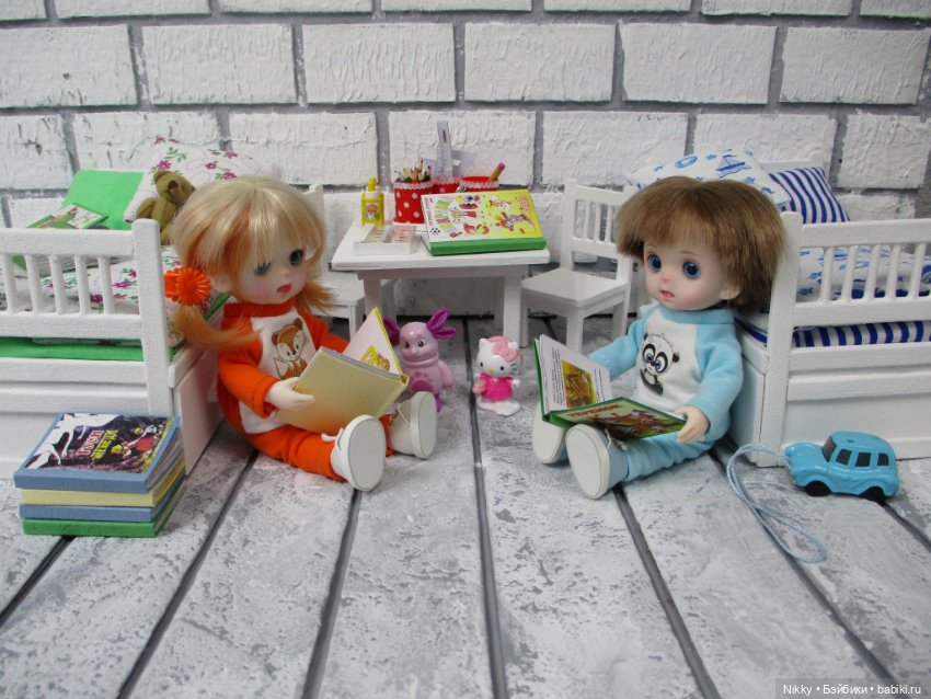 Фото-история "Распаковка" или книжки и канцелярия для кукол 16 см