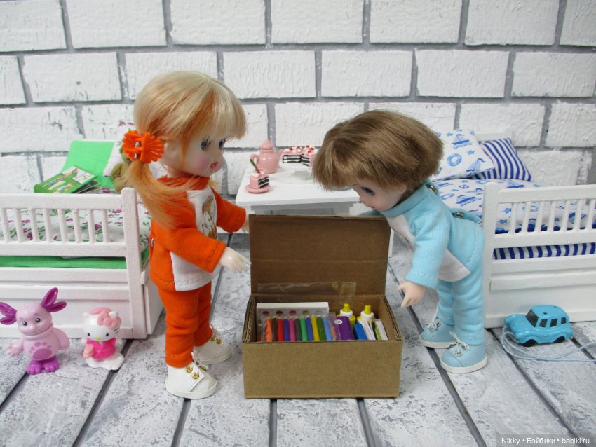 Фото-история "Распаковка" или книжки и канцелярия для кукол 16 см (фото 10)