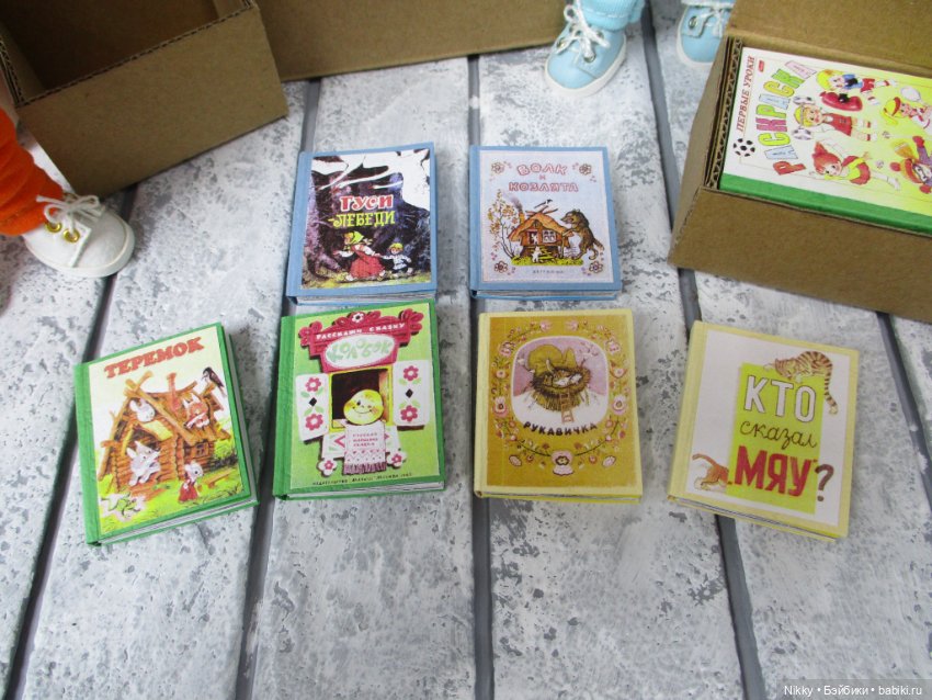 Фото-история "Распаковка" или книжки и канцелярия для кукол 16 см (фото 5)