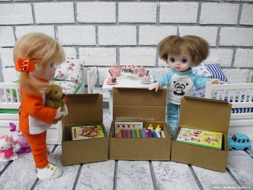 Фото-история "Распаковка" или книжки и канцелярия для кукол 16 см (фото 2)