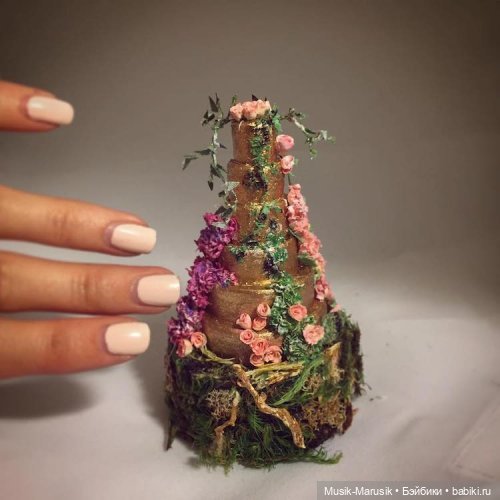Художница создаёт крошечные торты, которые помещаются на ладони (фото 10)