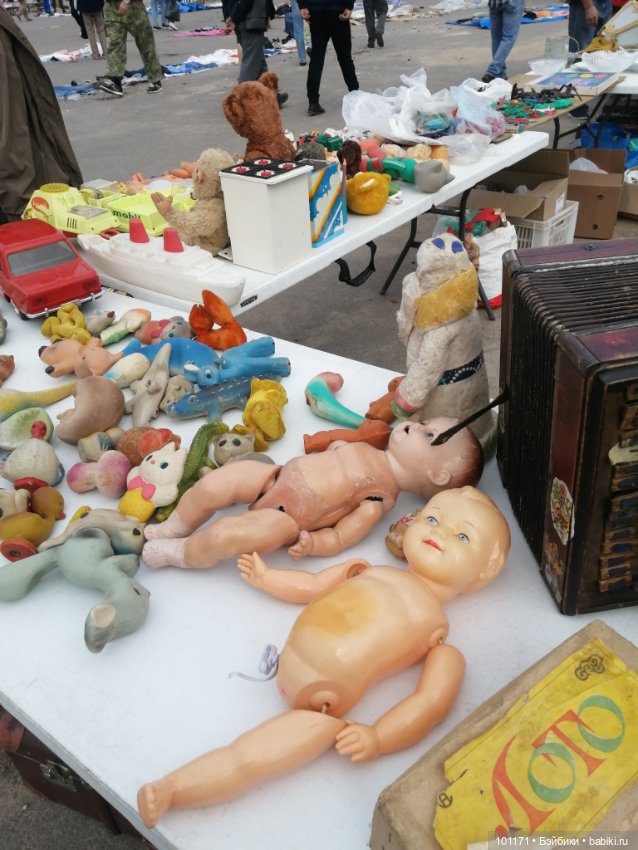 Блошиный рынок в Воронеже и куклы на нем