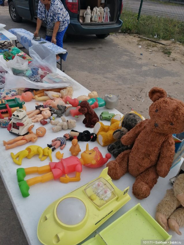 Блошиный рынок в Воронеже и куклы на нем (фото 2)