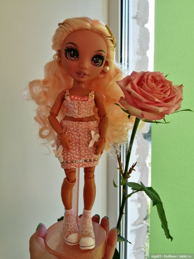 Rainbow High. Джорджия, сладкий персик