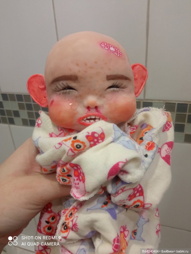 Ребёнок, бежал, бежал и упал. Надо жалеть