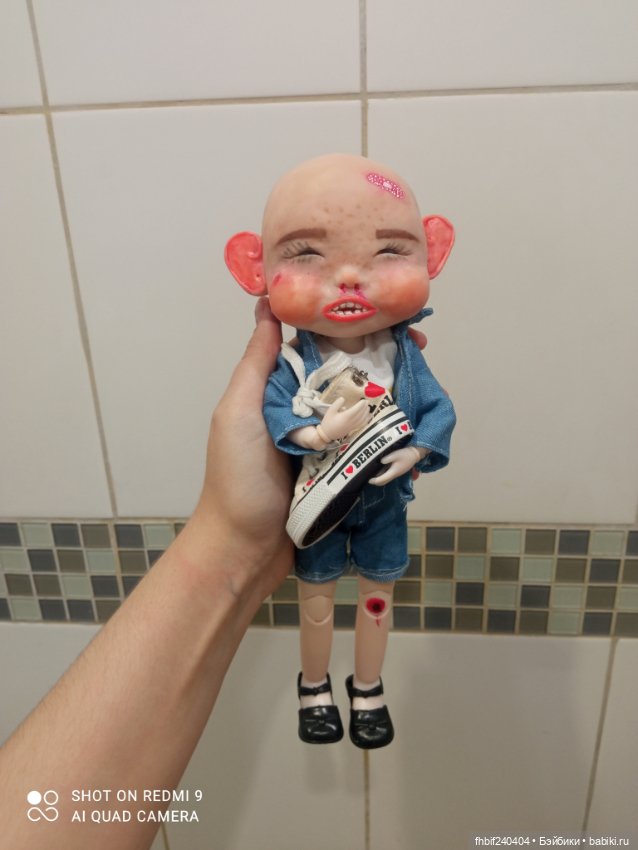 Ребёнок, бежал, бежал и упал. Надо жалеть