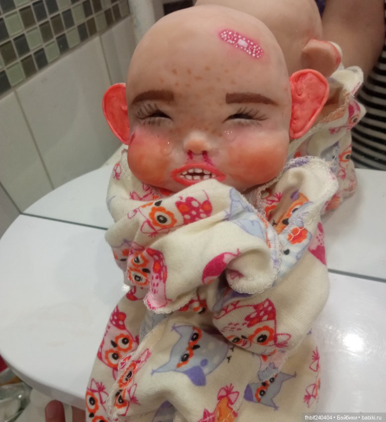 Ребёнок, бежал, бежал и упал. Надо жалеть