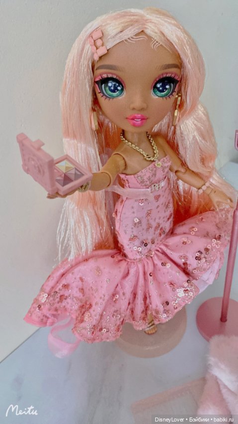 Фото обзор на куклу Rainbow High (фото 9)