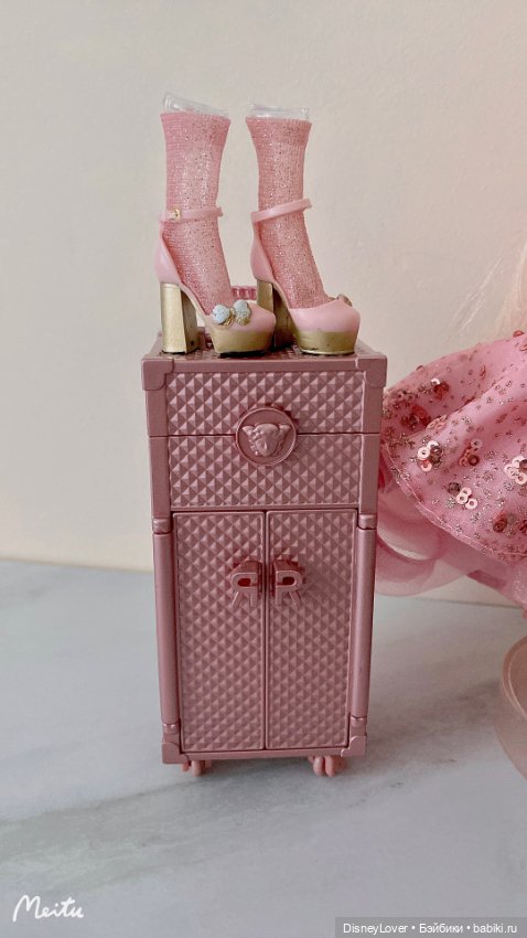 Фото обзор на куклу Rainbow High (фото 5)