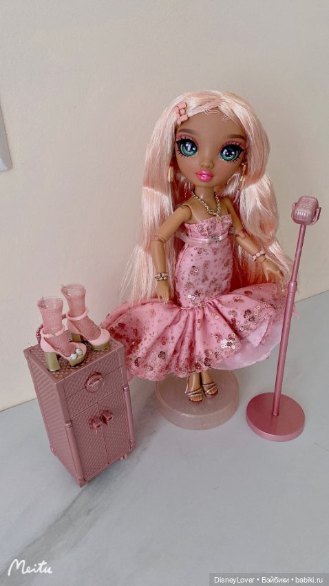 Фото обзор на куклу Rainbow High (фото 3)