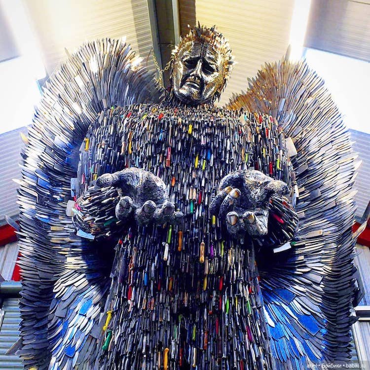 Скульптура ангела из 100 тысяч ножей от Альфи Брэдли (Alfie Bradley) (фото 10)