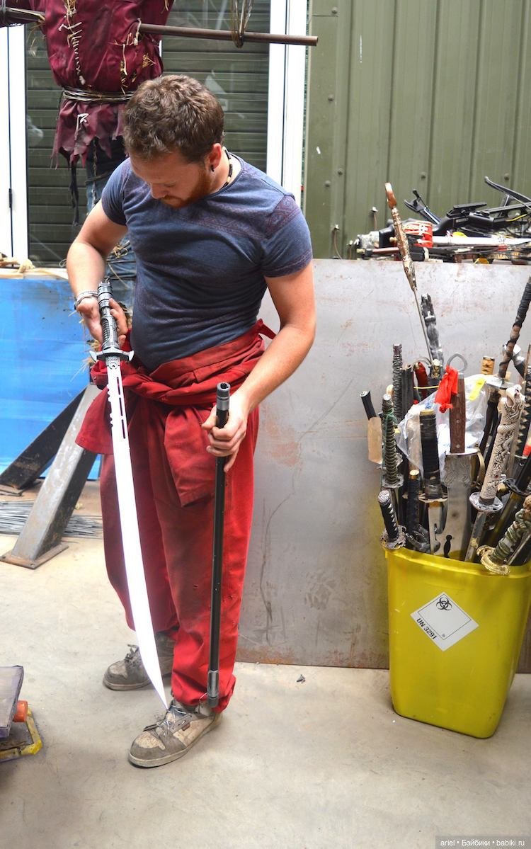 Скульптура ангела из 100 тысяч ножей от Альфи Брэдли (Alfie Bradley) (фото 8)