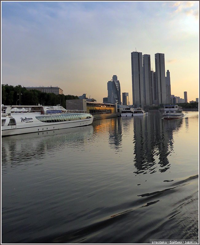 Гастрономический круиз по Москве на морской яхте “Palma де Сочи”