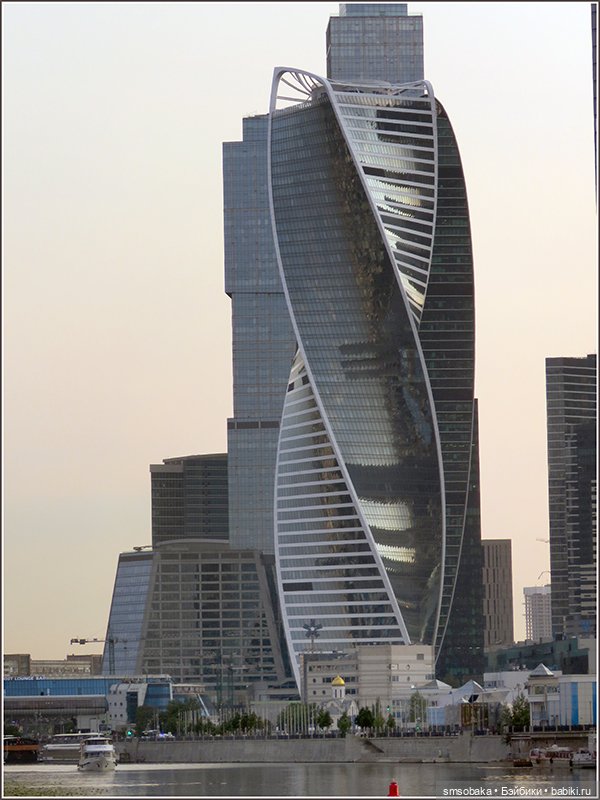 Гастрономический круиз по Москве на морской яхте “Palma де Сочи”