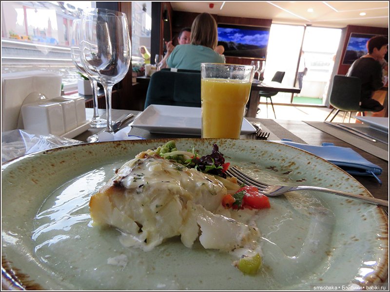 Гастрономический круиз по Москве на морской яхте “Palma де Сочи”