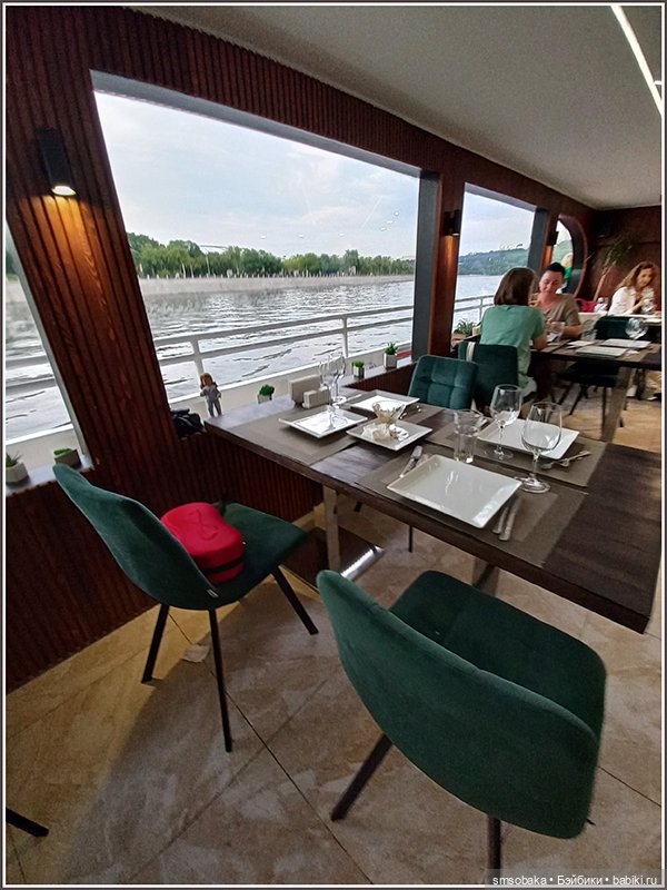 Гастрономический круиз по Москве на морской яхте “Palma де Сочи”